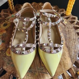 Kaitlyn Pan Yellow Flats w/ Pointed Toe with Rockstuds sz 8. New no box.